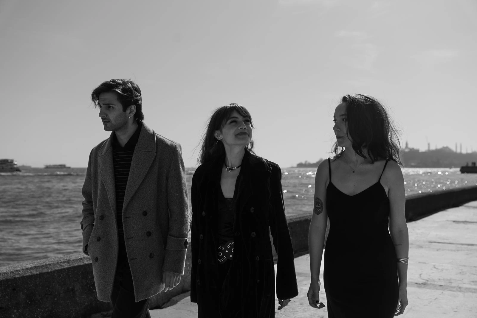 Her Tiyatro — siyah beyaz grup fotoğrafı